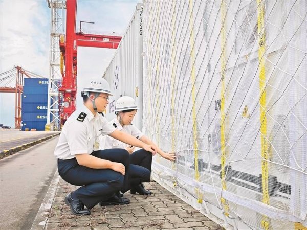 全国十大正规配资 较去年同期增长超8倍 大铲湾口岸锂离子电池储能柜出口暴增